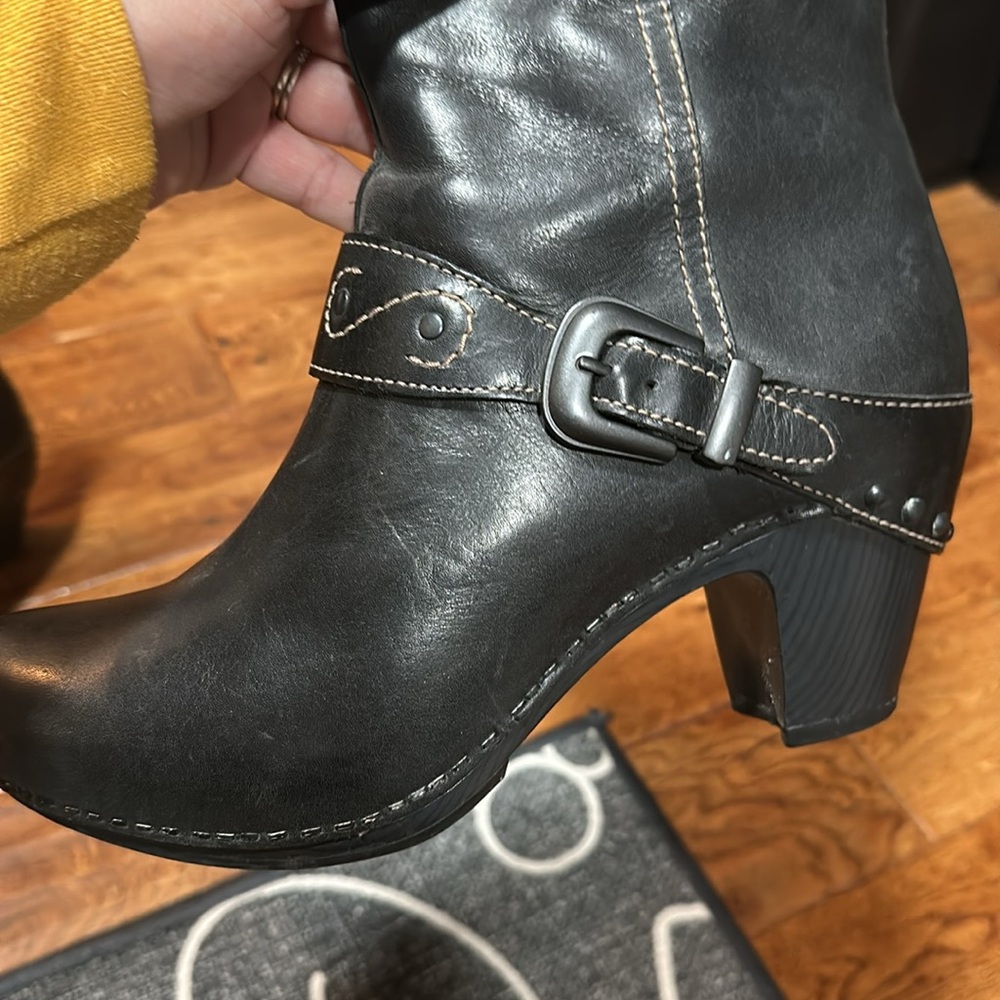 Black size 40 Dansko boots. Very gently worn. Lots of life left in them.